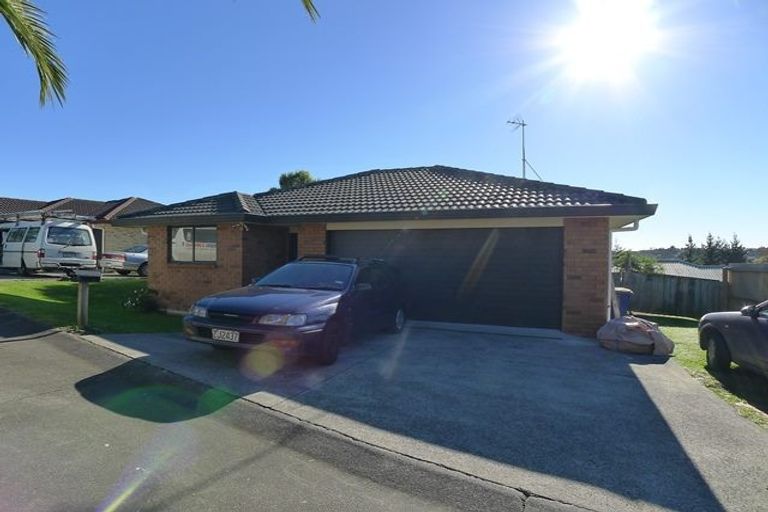 Photo of property in 9 Plumstead Rise, Glen Eden, Auckland, 0602