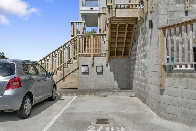 Photo of property in 69u2 Tiketike Way, Brooklyn, Wellington, 6021