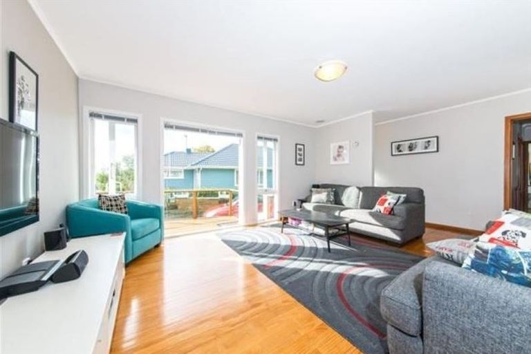Photo of property in 37 Kervil Avenue, Te Atatu Peninsula, Auckland, 0610