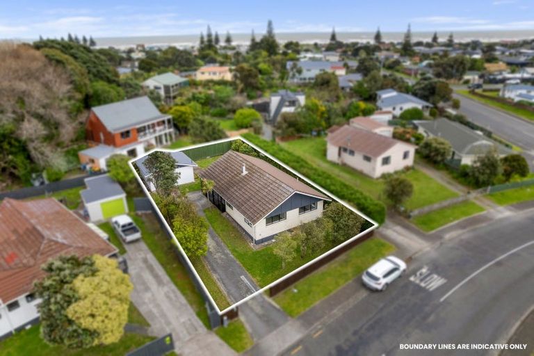 Photo of property in 99 Norfolk Crescent, Otaki Beach, Otaki, 5512