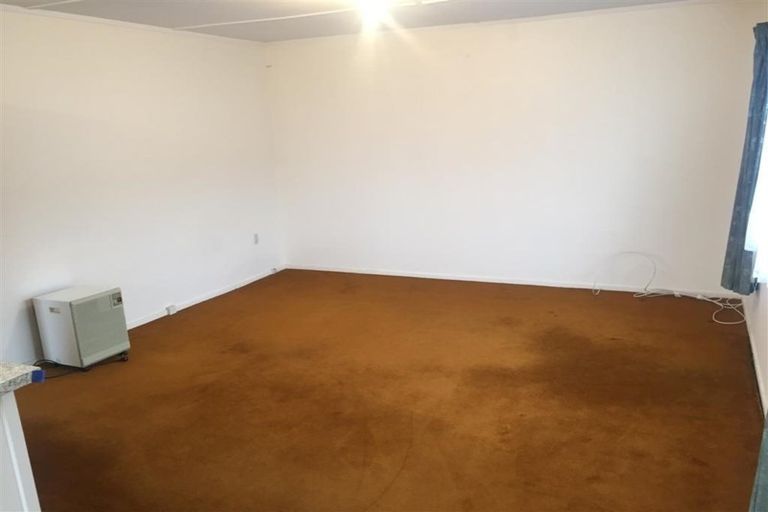 Photo of property in 73-73a Stewart Drive, Newlands, Wellington, 6037