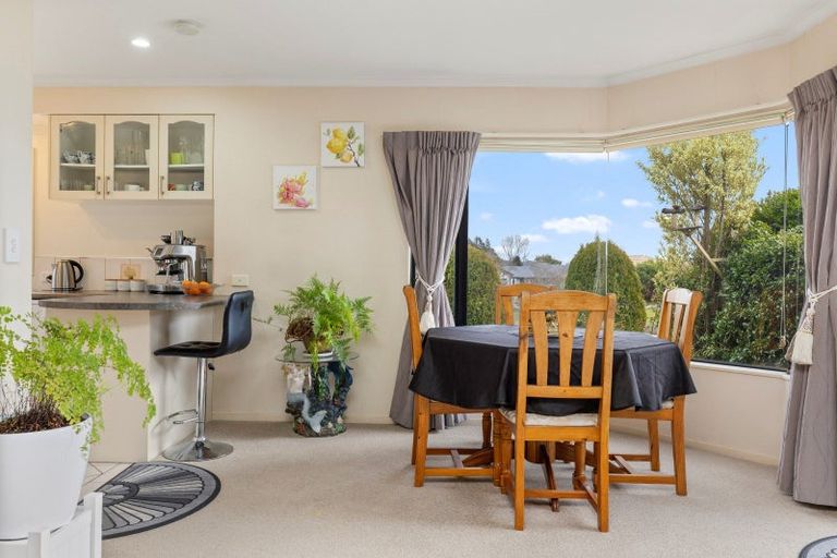 Photo of property in 32 Balmoral Drive, Hilltop, Taupo, 3330