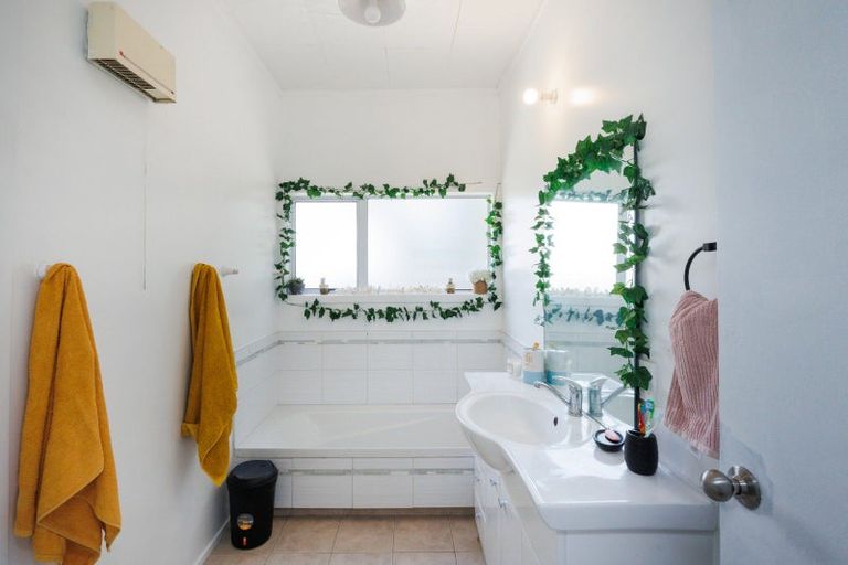 Photo of property in 8a Kaimanawa Street, Kelvin Grove, Palmerston North, 4414