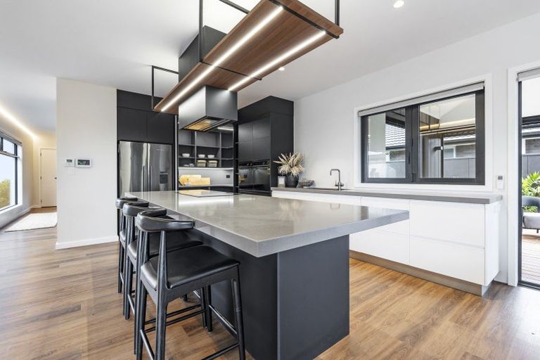 Photo of property in 28 Honeyfield Drive, Whalers Gate, New Plymouth, 4310