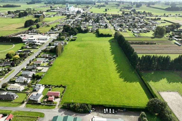 Photo of property in 93 Seaward Road, Edendale, 9825