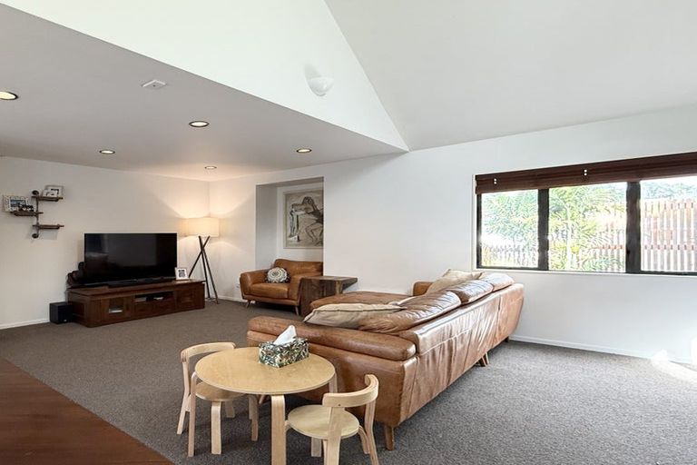 Photo of property in 701b Beach Road, Rothesay Bay, Auckland, 0630