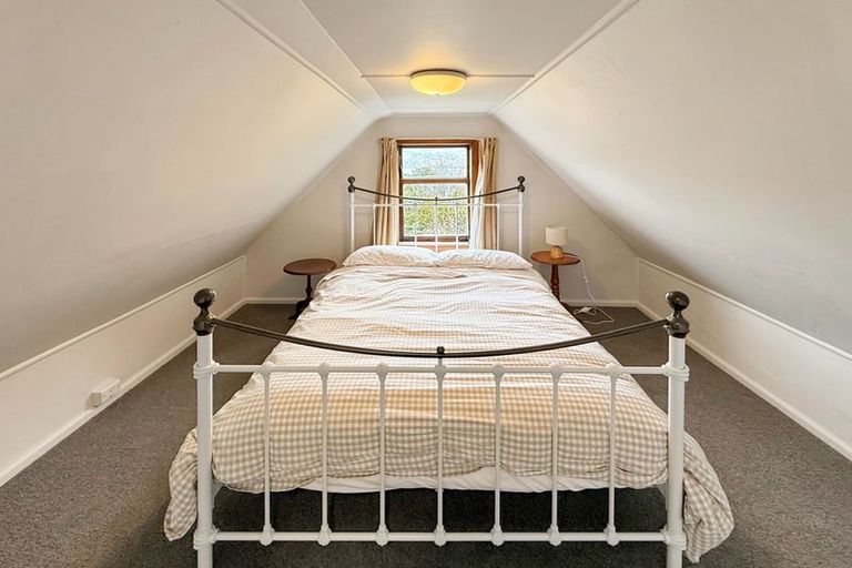 Photo of property in 1 Hawkhurst Road, Lyttelton, 8082