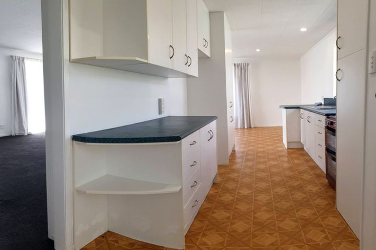 Photo of property in 5 Rapaki Place, Te Atatu Peninsula, Auckland, 0610