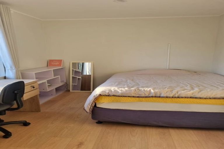 Photo of property in 1/73 Athena Drive, Totara Vale, Auckland, 0629