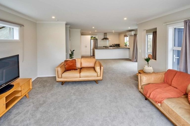 Photo of property in 20u7 Glanmire Road, Newlands, Wellington, 6037