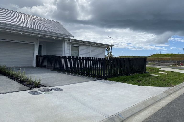 Photo of property in 2 Toka Lane, Red Beach, 0932