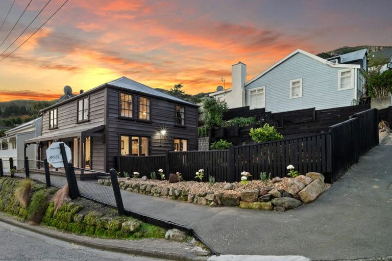 Photo of property in 2a Ripon Street, Lyttelton, 8082