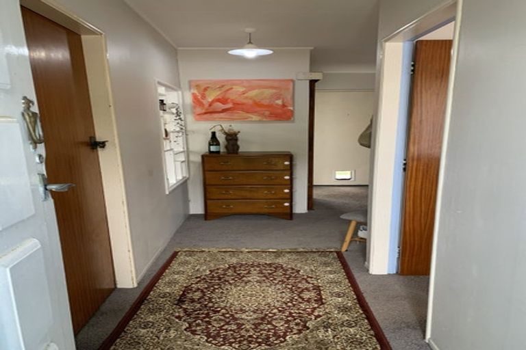 Photo of property in 3 Hawthorn Crescent, Stokes Valley, Lower Hutt, 5019