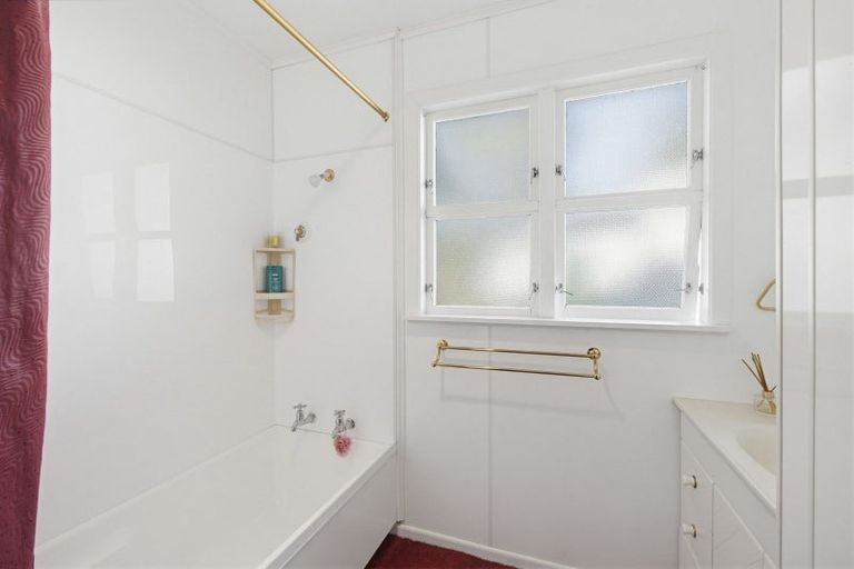 Photo of property in 594 Waitohu Valley Road, Manakau, Otaki, 5583