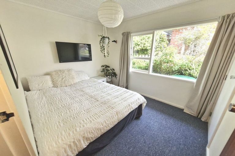 Photo of property in 14 Robert Street, Newlands, Wellington, 6037