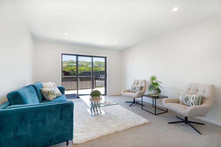 Photo of property in 41 Farnworth Terrace, Glenside, Wellington, 6037