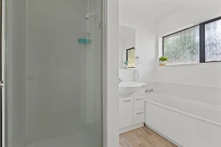 Photo of property in 2/30 Kindergarten Drive, Conifer Grove, Takanini, 2112