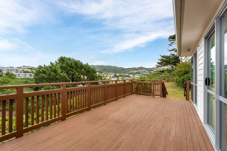 Photo of property in 18 Cresswell Place, Johnsonville, Wellington, 6037