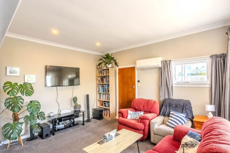 Photo of property in 28 Milton Street, Roslyn, Palmerston North, 4414