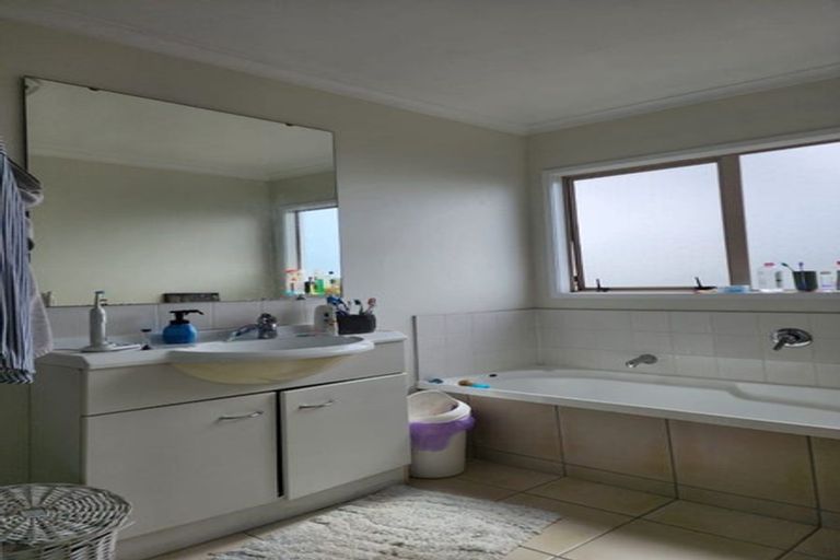 Photo of property in 13 Carrick Glen Avenue, Flat Bush, Auckland, 2019
