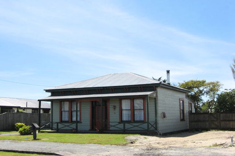 Photo of property in 13 Queen Street, Westport, 7825