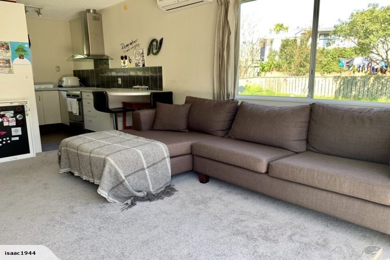 Photo of property in 13f2 Oswald Crescent, Paparangi, Wellington, 6037