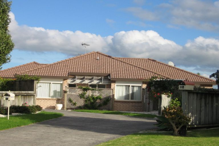 Photo of property in 21 Mcgowan Place, Orewa, 0931