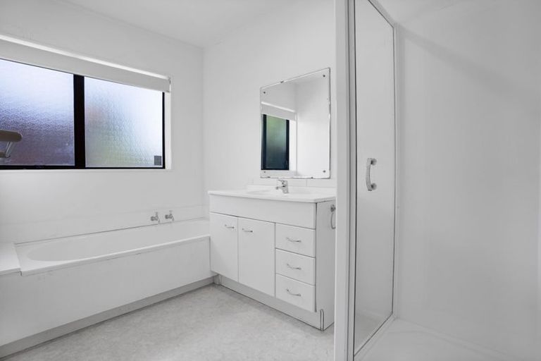 Photo of property in 2/79 Aberfeldy Avenue, Highland Park, Auckland, 2010