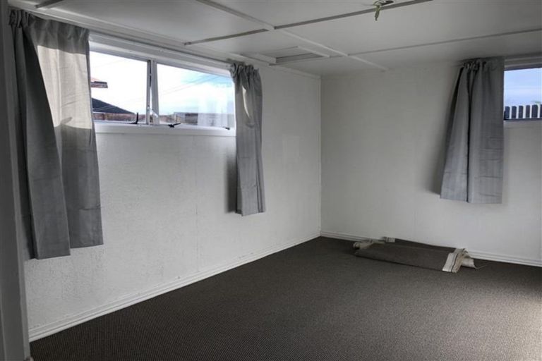 Photo of property in 77 Tidal Road, Mangere, Auckland, 2022