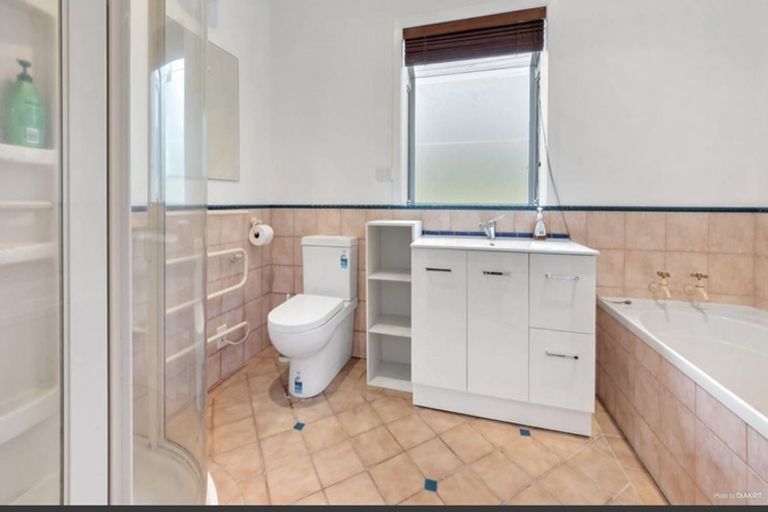 Photo of property in 249 Golf Road, Titirangi, Auckland, 0604