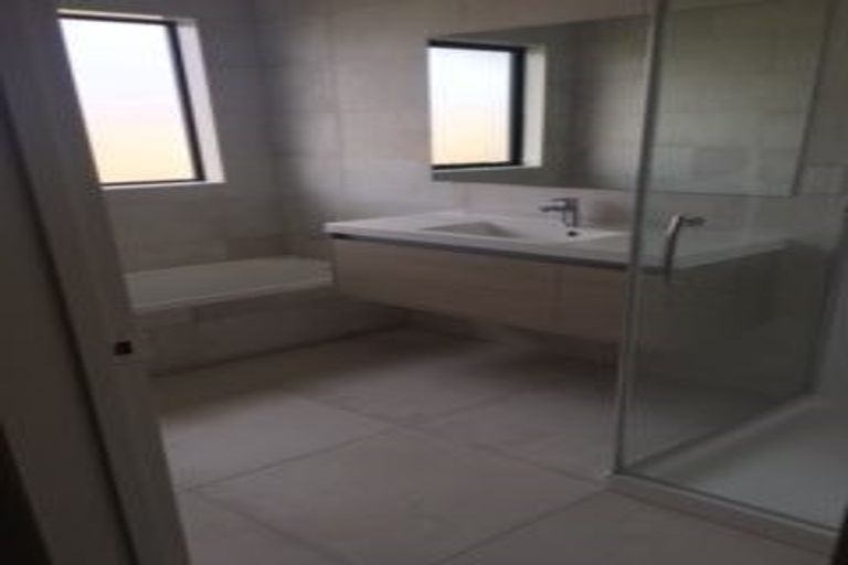 Photo of property in 8 Gelderland Way, Karaka, Papakura, 2113