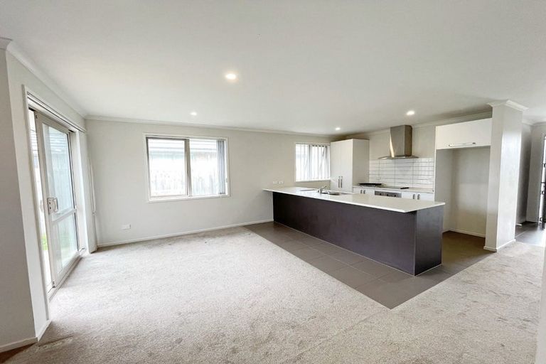 Photo of property in 19 Perla Road, Pukekohe, 2120
