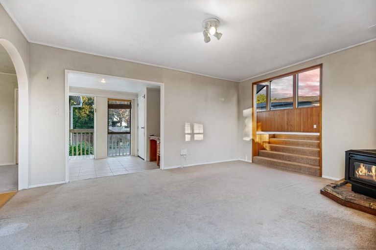 Photo of property in 40 West Harbour Drive, West Harbour, Auckland, 0618