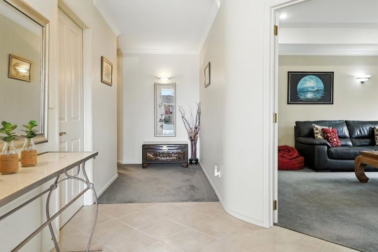 Photo of property in 10 Dinglebay Place, Casebrook, Christchurch, 8051