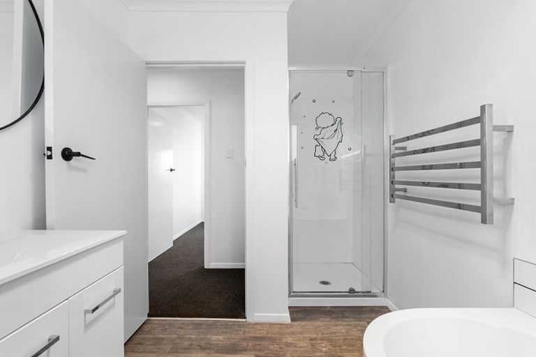 Photo of property in 4 Iredale Road, Hawera, 4610