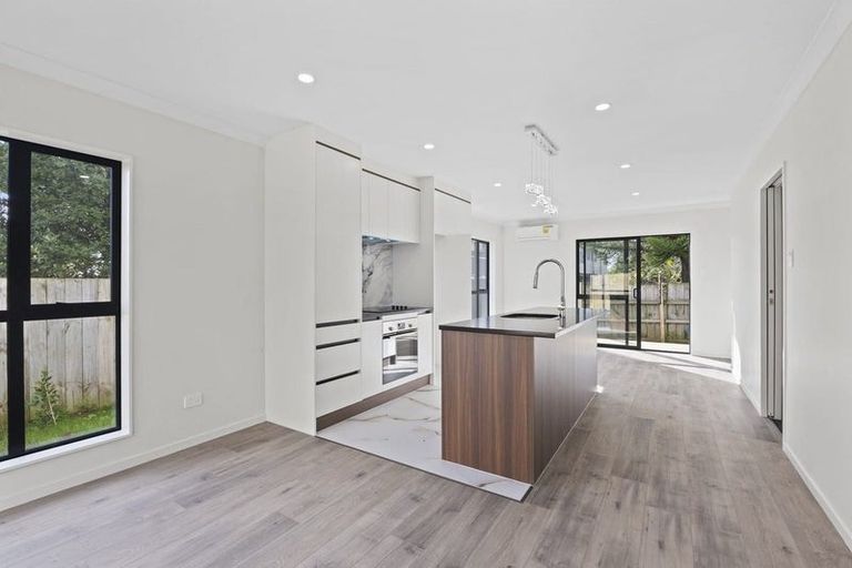 Photo of property in 543b Massey Road, Mangere, Auckland, 2022