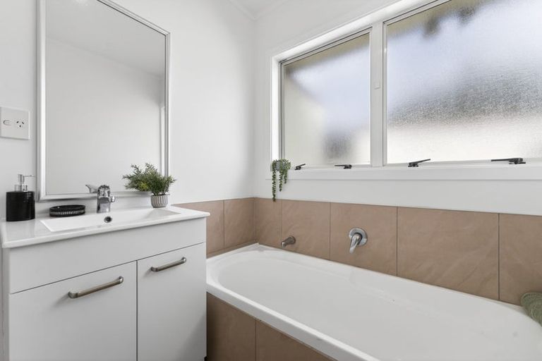 Photo of property in 10 Wairua Place, Pukekohe, 2120