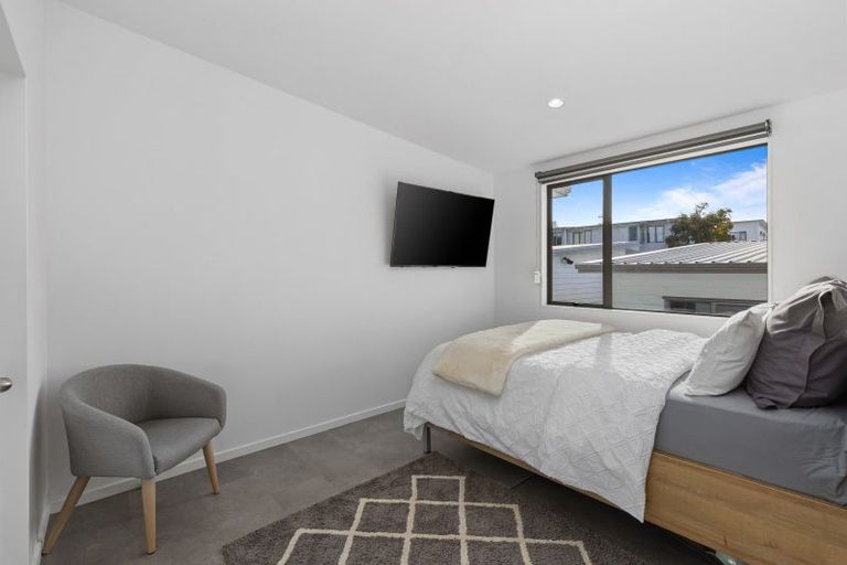 Photo of property in 27/3 Hulme Place, Henderson, Auckland, 0612