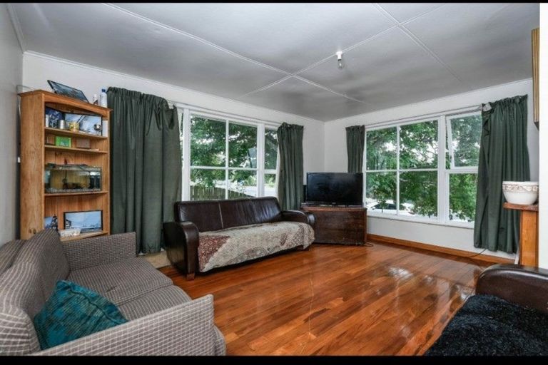 Photo of property in 28 Lincoln Park Avenue, Massey, Auckland, 0614