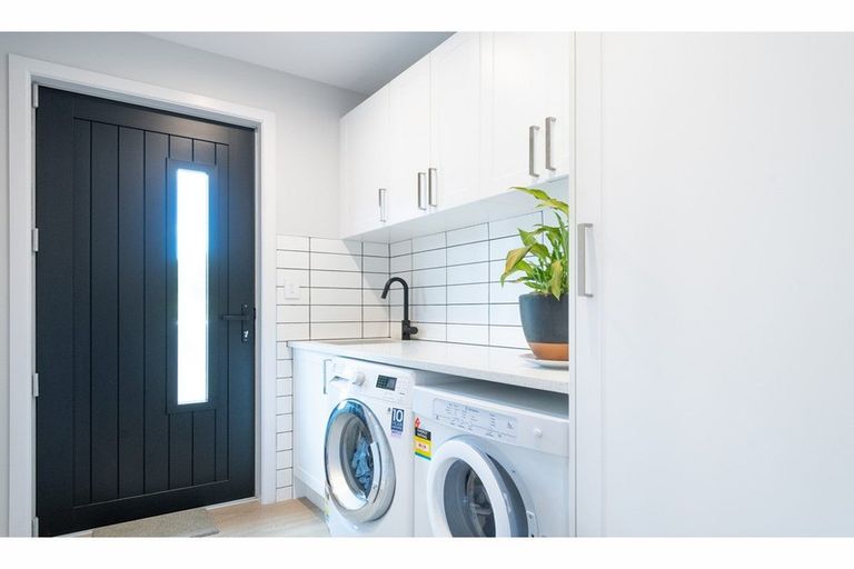 Photo of property in 29 Hewlett Road, Massey, Auckland, 0614