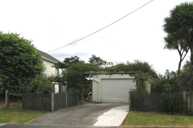 Photo of property in 48 Eskdale Road, Birkdale, Auckland, 0626