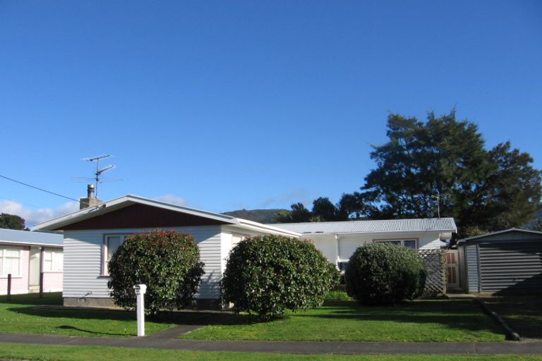 Photo of property in 52 Waite Street, Featherston, 5710