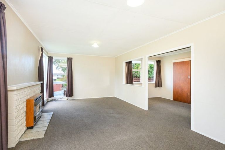 Photo of property in 98 Apollo Parade, Milson, Palmerston North, 4414