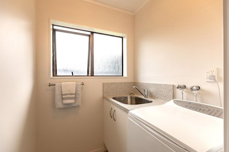 Photo of property in 6 Willow Grove, Waipukurau, 4200