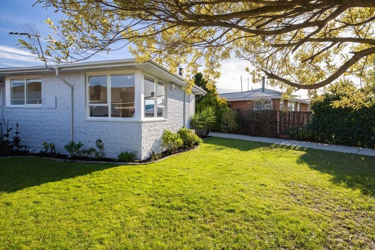 Photo of property in 40 Inwoods Road, Parklands, Christchurch, 8083