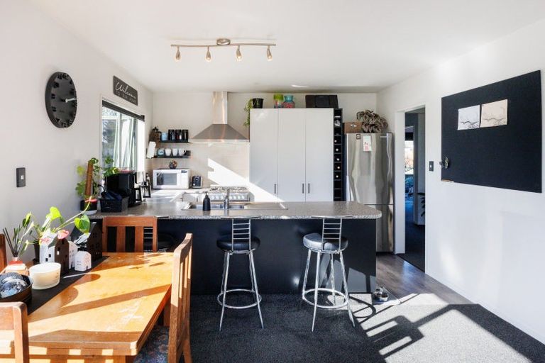 Photo of property in 5 Abby Road, Fitzherbert, Palmerston North, 4410