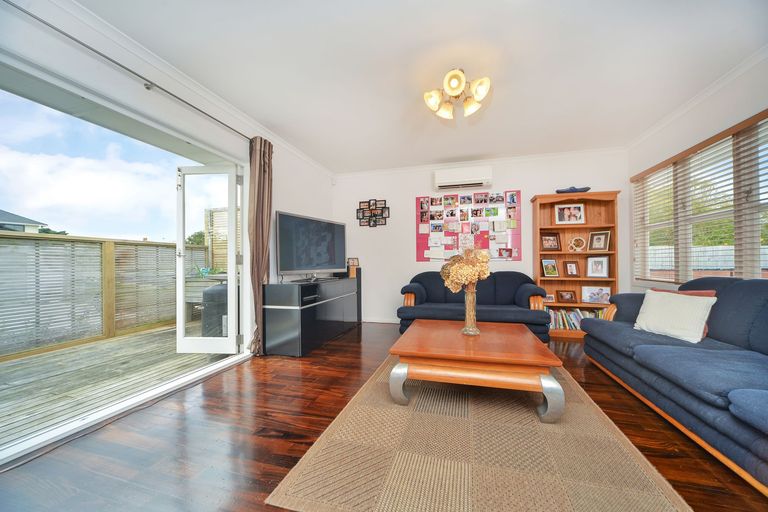 Photo of property in 30a Enderby Drive, Te Atatu Peninsula, Auckland, 0610