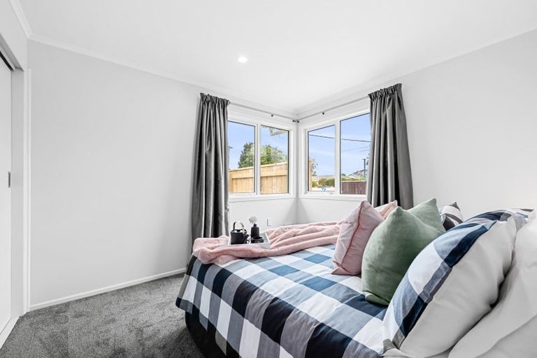 Photo of property in 52d Whites Line West, Woburn, Lower Hutt, 5010