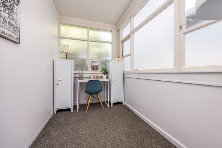 Photo of property in 8 Craigbank Avenue, New Lynn, Auckland, 0600
