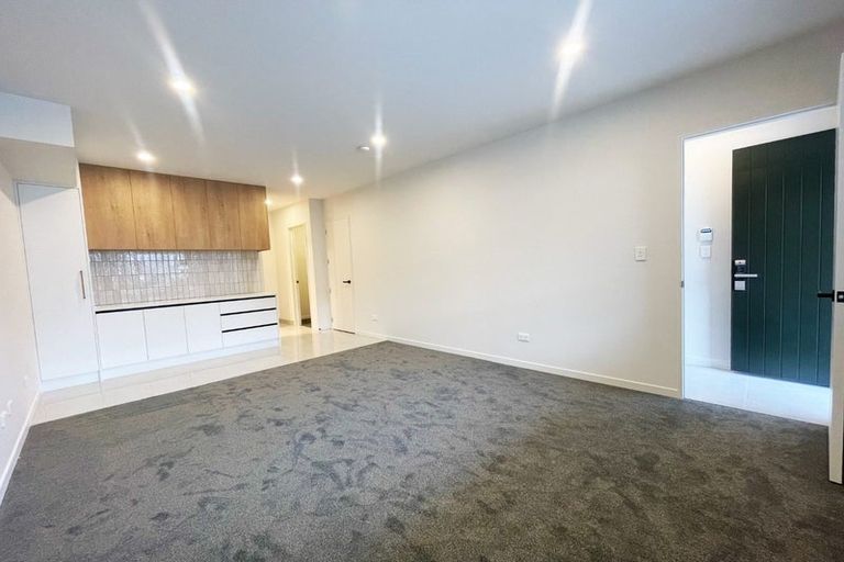 Photo of property in 3 Heketara Way, Massey, 0614